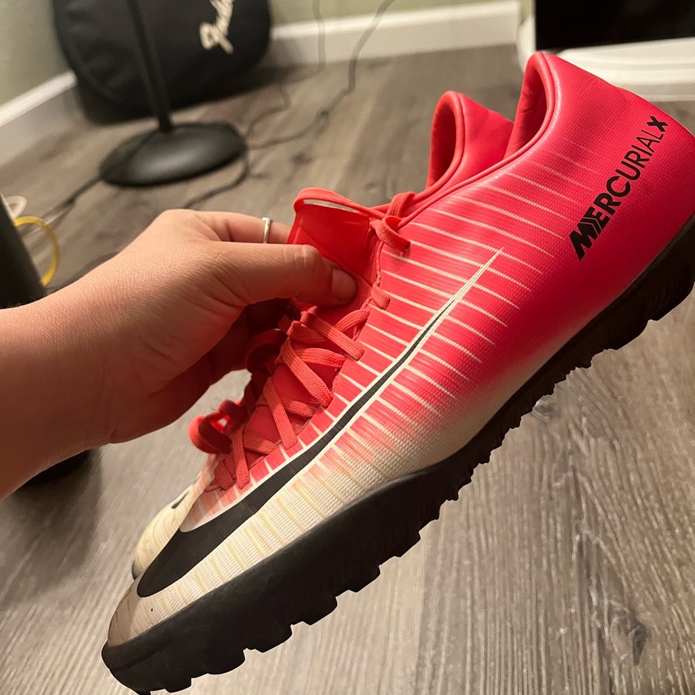 Women soccer cleats